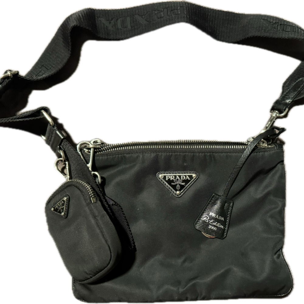 Prada re-edition 2000 crossbody